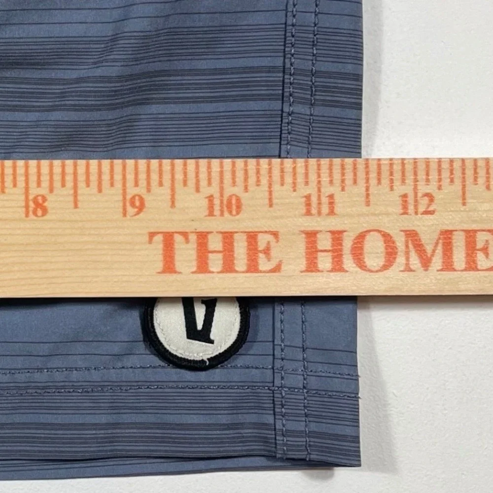Vuori Board Shorts Mens Medium Striped Elastic‎ Waist Blue Grey